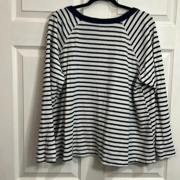Old Navy Blue and white striped top 2x - Picture 4 of 4